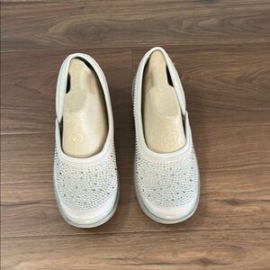 Tan size 9.5 Tan B Zees with Rhinestones 💎